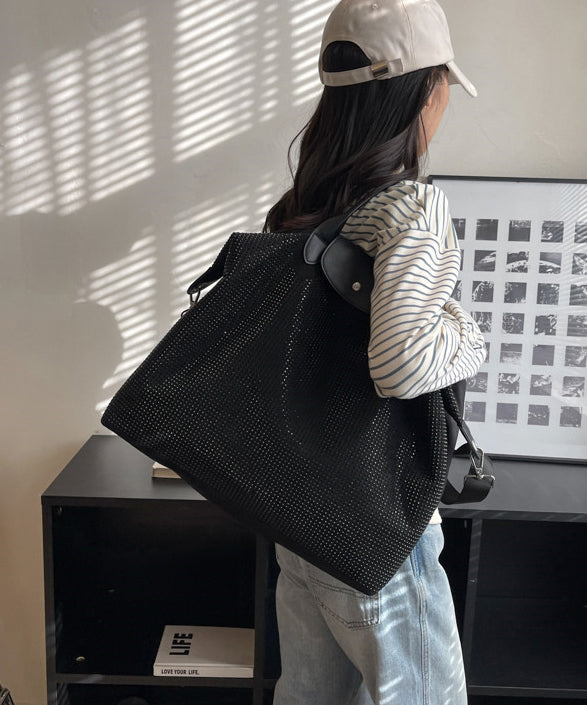 Emilie's Boutique ™ New Large Capacity Black Rivet Messenger Bag