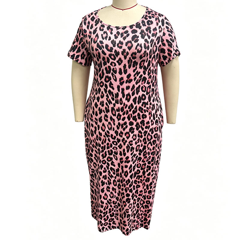 Emilie's Boutique ™ Plus-size leopard print round-neck dress
