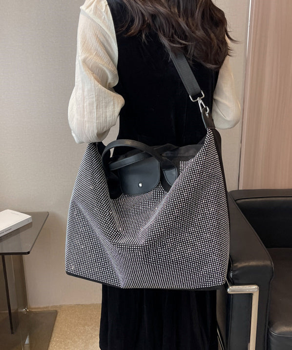 Emilie's Boutique ™ New Large Capacity Black Rivet Messenger Bag