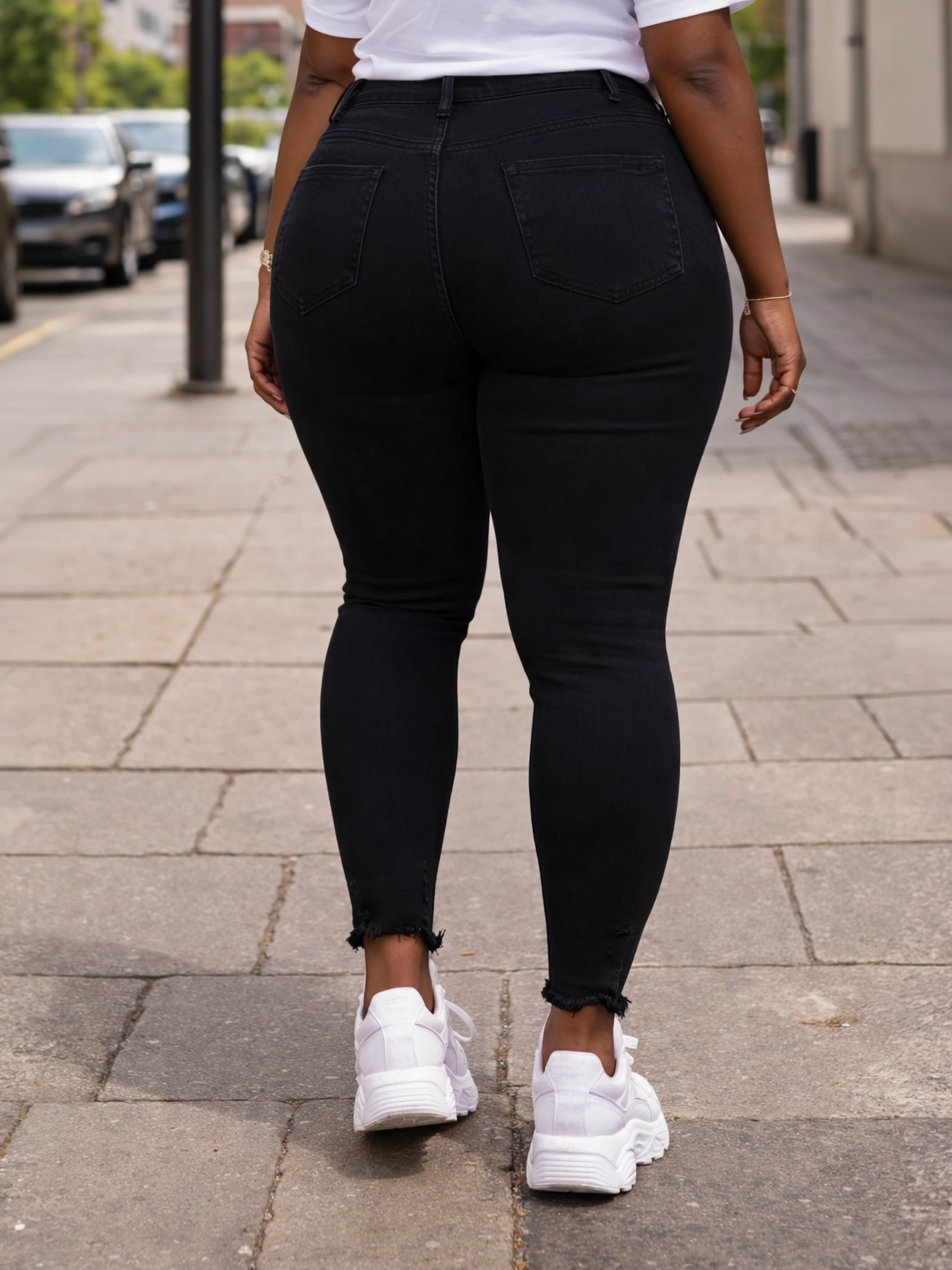Emilie's Boutique ™ Hannah High Waisted Distressed Jeans